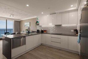 Microwave, oven, stovetop, dishwasher - Esplanade Edge - Lvl 26 Front-Row Ocean Views 26c (Gold Coast)