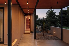 Terrace/patio - A luxury family-sized villa with pool and garden (Kounoupidiana)