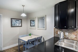 Dining - 1BR The Montrose Hub, Downtown, Med Center 11 (Houston)