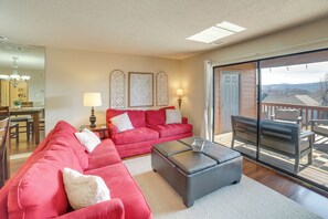 TV - Golfer’s Oasis w/ Pools! 3 Mi to Table Rock Lake (Branson)