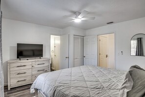 2 bedrooms, iron/ironing board, internet, bed sheets