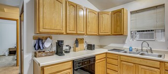 Willamette Wine Country Stay! Walk to Rainbow Lake