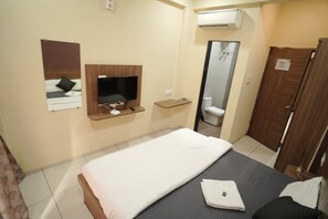 Deluxe Room | Free WiFi - Hotel Mokshita (Indore)