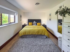Unclassified image, 3 of 28, button - 1 bedroom accommodation in Bridport (Bridport)