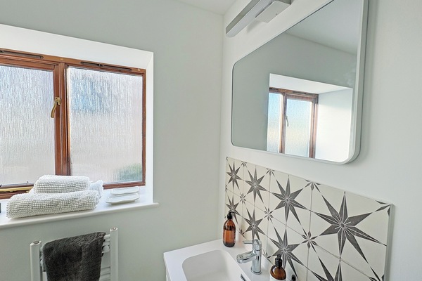 Bathroom | Little Oaks, Bridport