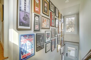 Interior - 1 Mi to Centennial Park, Couple's West End Retreat (Nashville)