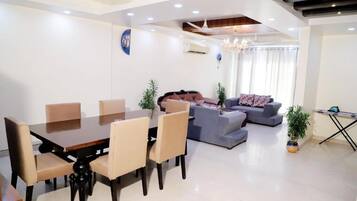 特級公寓, 露台, 城市景 | 用餐區