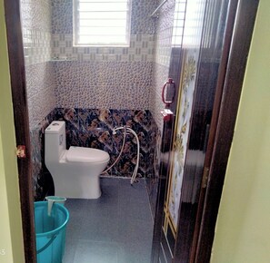 Deluxe Double Room - Sri Vasishta Homestays (Theni)