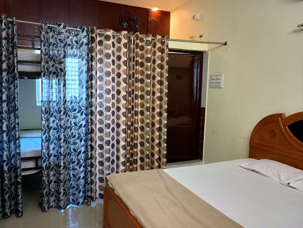 Superior Studio Suite - Sri Vasishta Homestays (Theni)