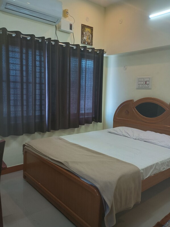 Desk - Sri Vasishta Homestays (Theni)