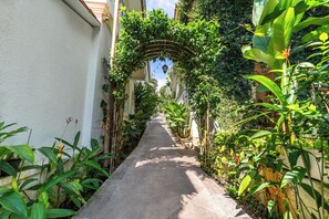 Unclassified image, 3 of 82, button - ELIVAAS 3-BHK Elysee Villa With Pvt Pool (Assagao)