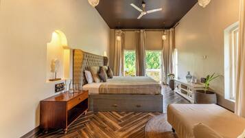 Deluxe Villa | Iron/ironing board, free WiFi