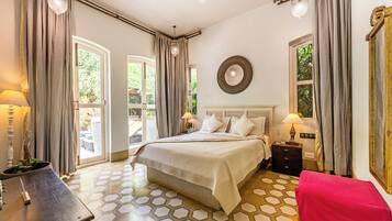 Deluxe Villa | Iron/ironing board, free WiFi