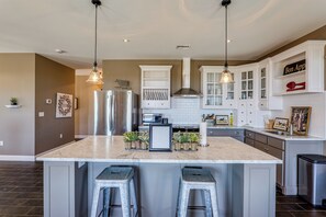 Luokittelematon kuva, 5 kautta 25, painike