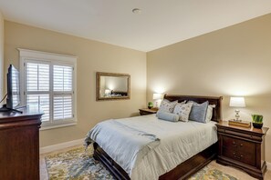 3 bedrooms, desk, iron/ironing board, Internet
