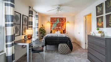 3 bedrooms, desk, WiFi, bed sheets