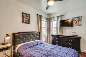 2 bedrooms, desk, iron/ironing board, Internet - 2 Mi to UBS Arena & Belmont Park: Suburban Escape (Elmont)