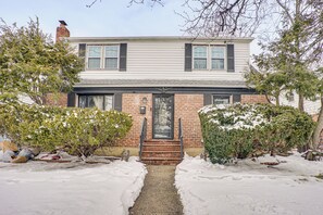 Exterior - 2 Mi to UBS Arena & Belmont Park: Suburban Escape (Elmont)