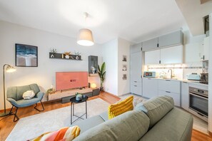 TV - GuestReady - Charming Oeiras apartment (Oeiras)