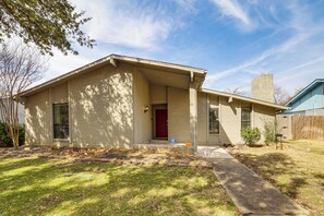 Exterior - DFW Home Base! Quiet Suburb Stay w/ Yard (Carrollton)