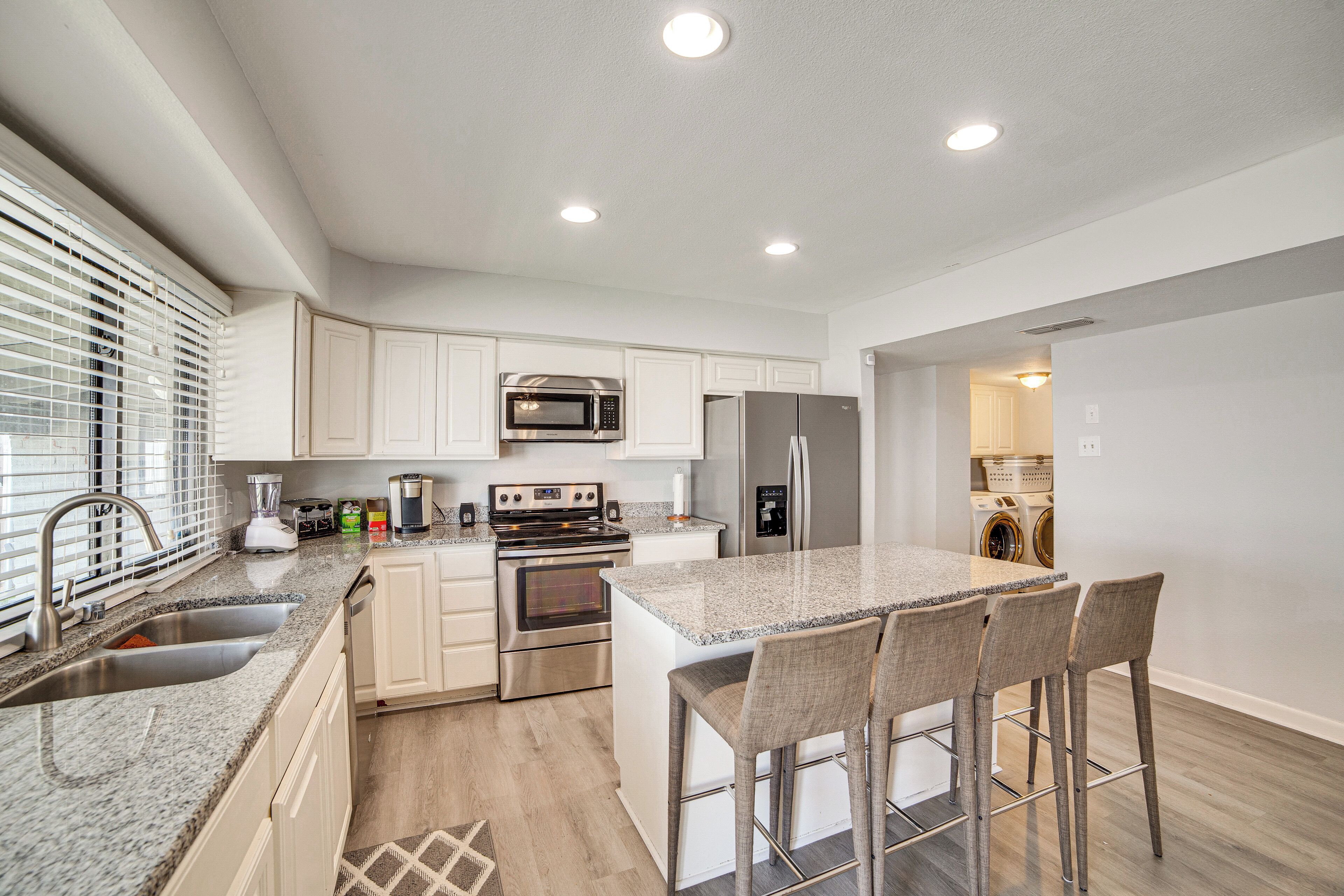 Fridge, microwave, stovetop, dishwasher