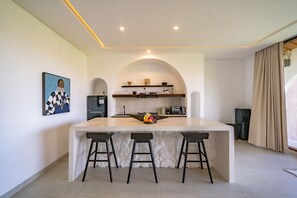 Deluxe Apartment, 1 Bedroom, Pool View | Private kitchen - Jojo & Didi Apartment Seseh (Munggu)