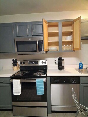 Fridge, microwave, oven, stovetop - New! Resort-Style Living Extended Stays (Columbia)