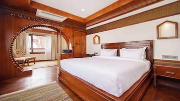 Heritage Suite | Desk, laptop workspace, free WiFi
