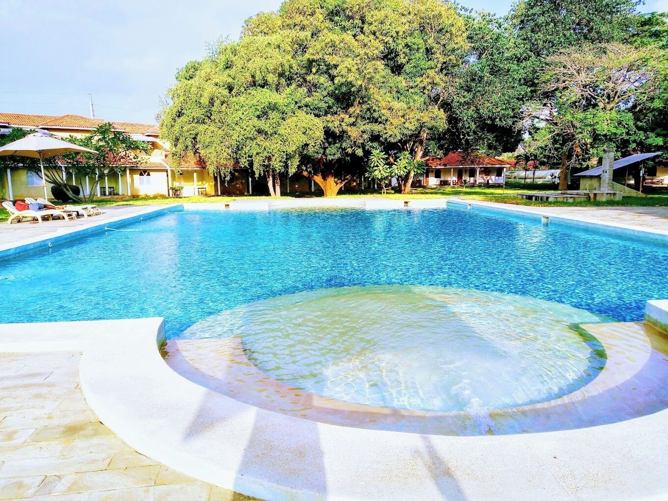 حمّام سباحة خارجي