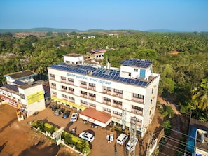 Imej tidak diklasifikasikan, 4 daripada 9, butang