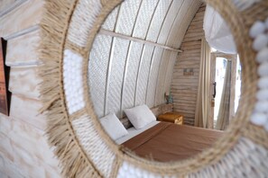 Zimmersafe, Schreibtisch, laptopgeeigneter Arbeitsplatz