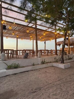 Unclassified image, 2 of 10, button