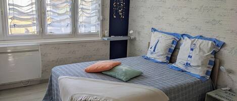 2 bedrooms, desk, iron/ironing board, travel cot