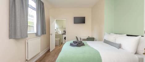 1 bedroom, iron/ironing board, internet, bed sheets