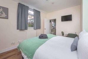1 habitación, tabla de planchar con plancha, internet y ropa de cama 