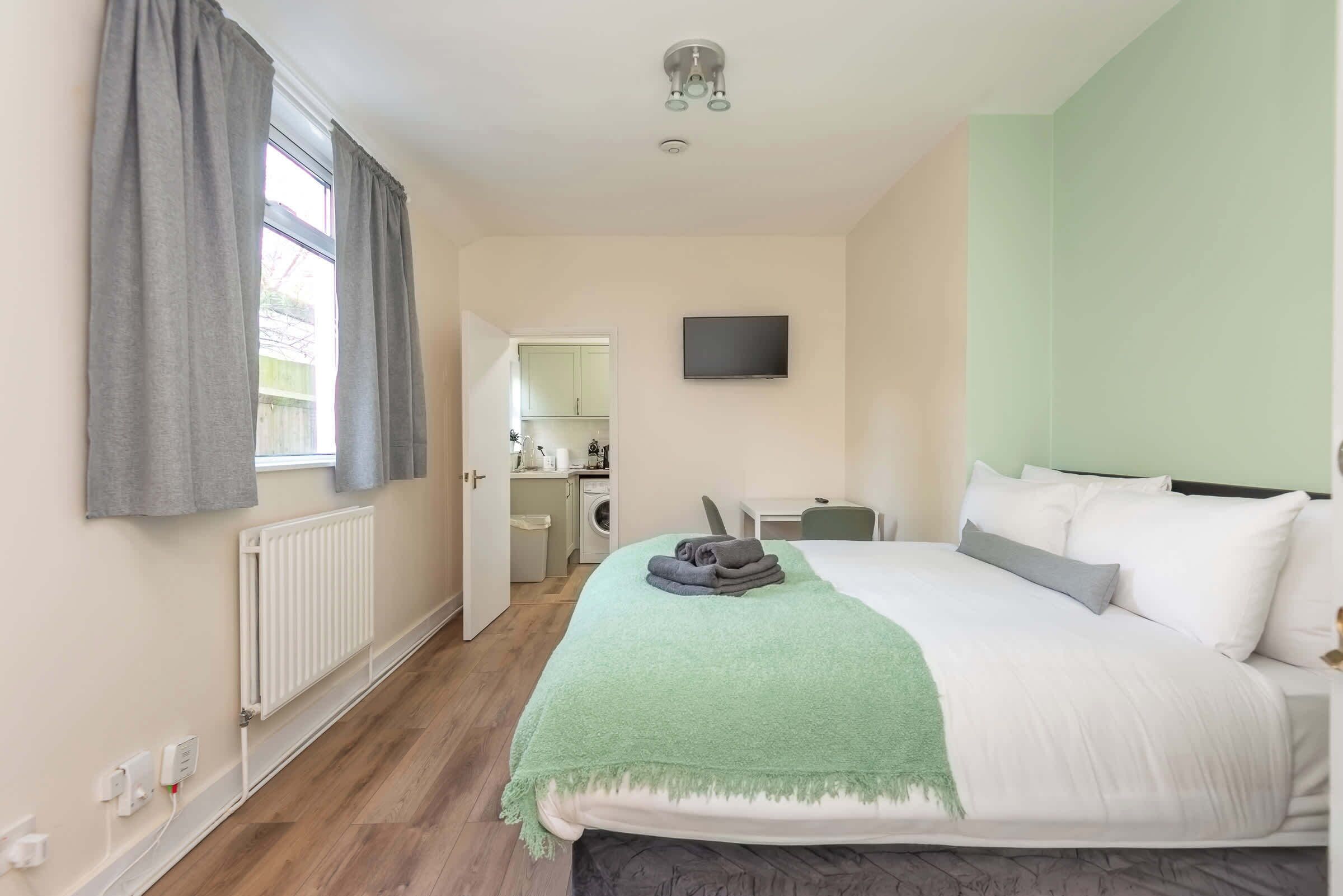 1 bedroom, iron/ironing board, internet, bed sheets