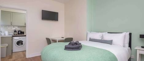 1 bedroom, iron/ironing board, internet, bed sheets
