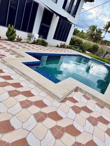 Modern 3-Bedroom Family & Business Retreat