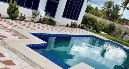 Modern 3-Bedroom Family & Business Retreat