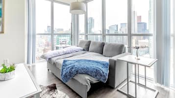 Økonomisuite, 1 queensize-seng med sovesofa | Oppholdsområde | En 50-tommers Flatskjerm-TV med kabel-kanaler