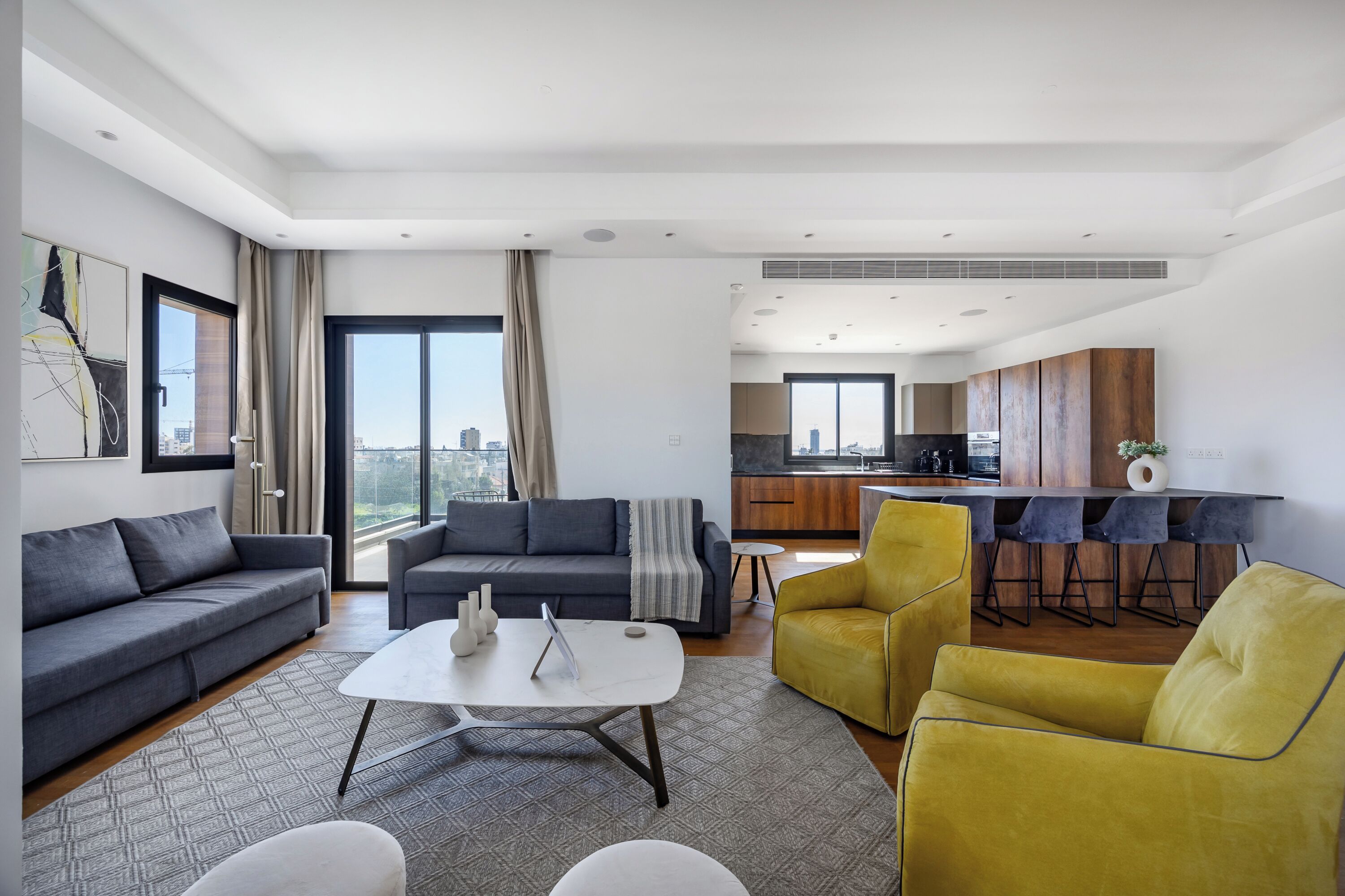 Apartment, 3 Bedrooms, Balcony, City View | Living room