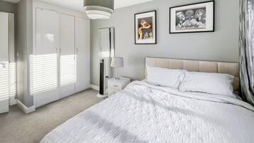 3 bedrooms, iron/ironing board, WiFi, bed sheets