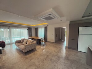 Biệt thự tiện nghi đơn giản