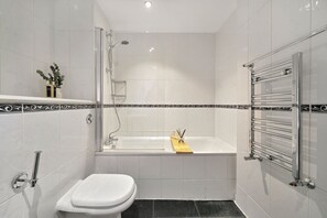 Towels - Hertford Flat 6 (London)