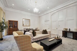 Living area - Hertford Flat 6 (London)