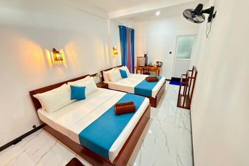 Devon Surf . Inn : Deluxe Family Room