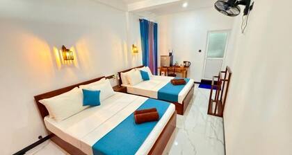 Devon Surf . Inn : Deluxe Family Room