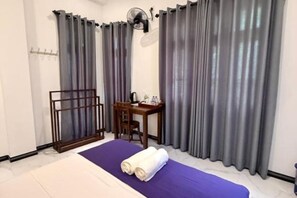 Unclassified image, 3 of 27, button - Devon Surf Inn : Standard Double Room (Dikwella)