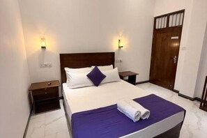 Unclassified image, 5 of 27, button - Devon Surf Inn : Standard Double Room (Dikwella)