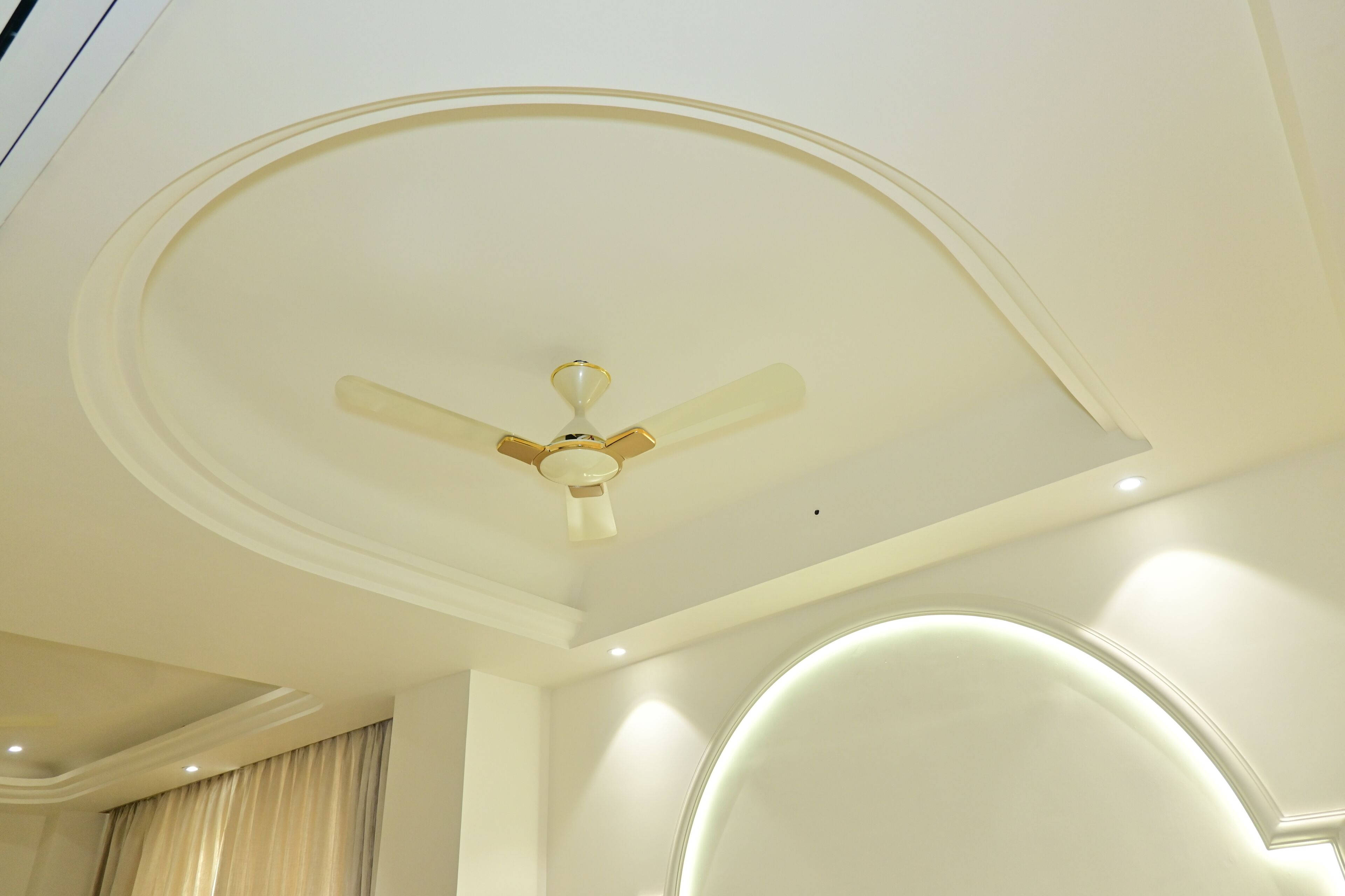 Desk, laptop workspace, free WiFi